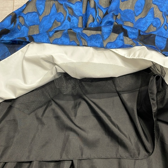 NWT Carmen Marc Valvo Infusion One Shoulder Floral Formal Gown with Pockets 12 - Picture 16 of 16